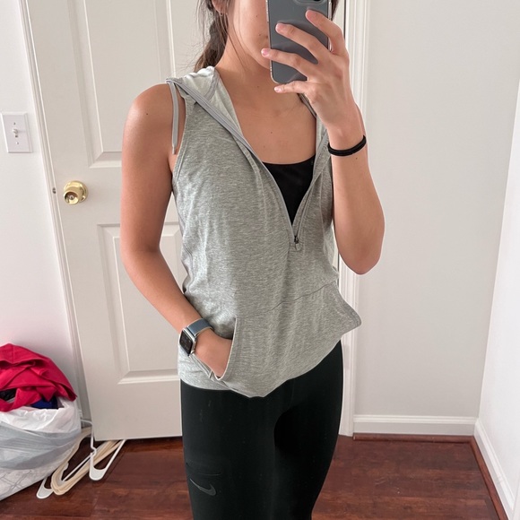 Nike zip tank XS - Picture 7 of 7